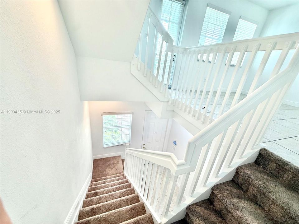 Active With Contract: $3,500 (3 beds, 3 baths, 1955 Square Feet)