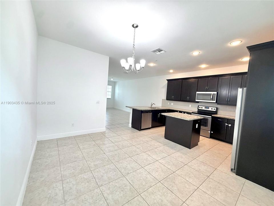 Active With Contract: $3,500 (3 beds, 3 baths, 1955 Square Feet)