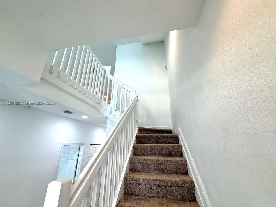 Active With Contract: $3,500 (3 beds, 3 baths, 1955 Square Feet)