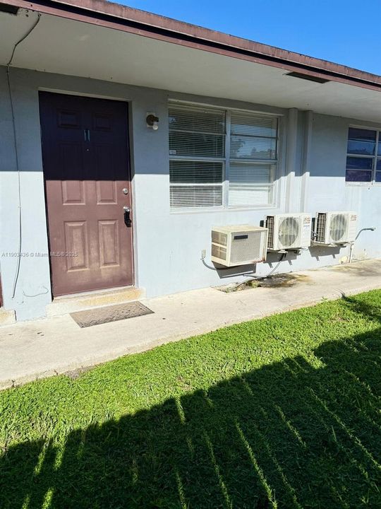 Recently Rented: $1,700 (2 beds, 1 baths, 950 Square Feet)