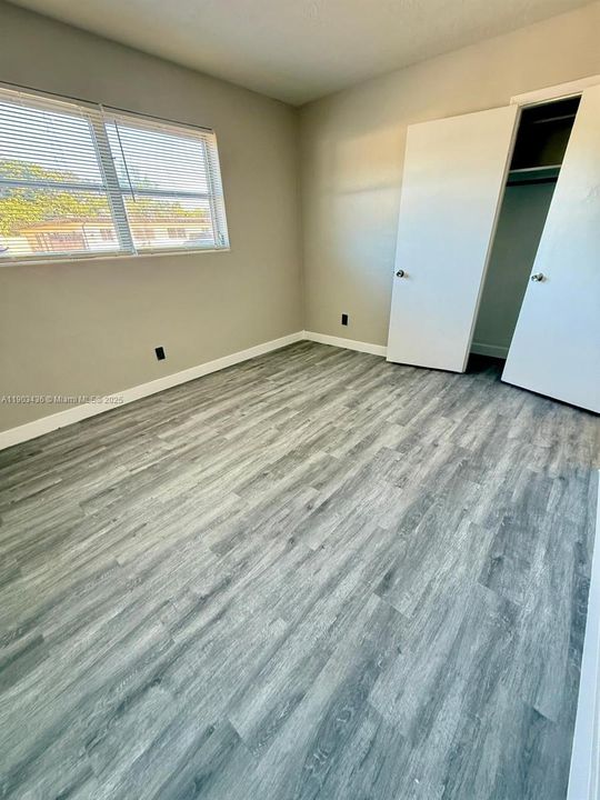 Recently Rented: $1,700 (2 beds, 1 baths, 950 Square Feet)