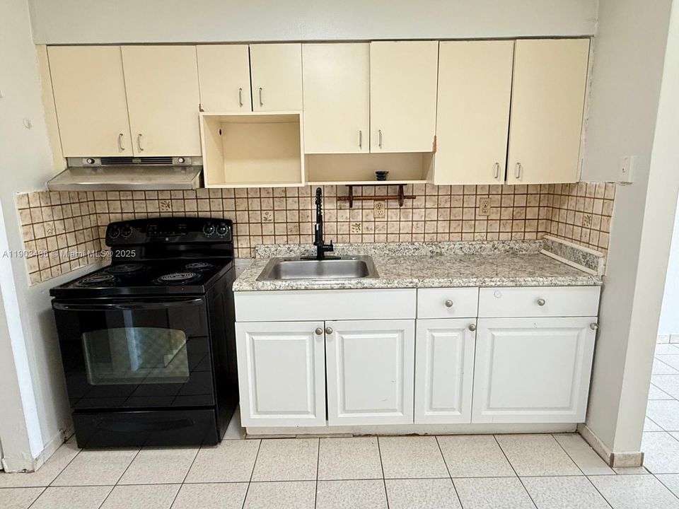 Recently Rented: $1,700 (2 beds, 1 baths, 950 Square Feet)