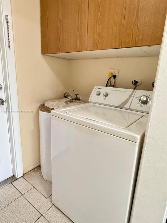 Recently Rented: $1,700 (2 beds, 1 baths, 950 Square Feet)