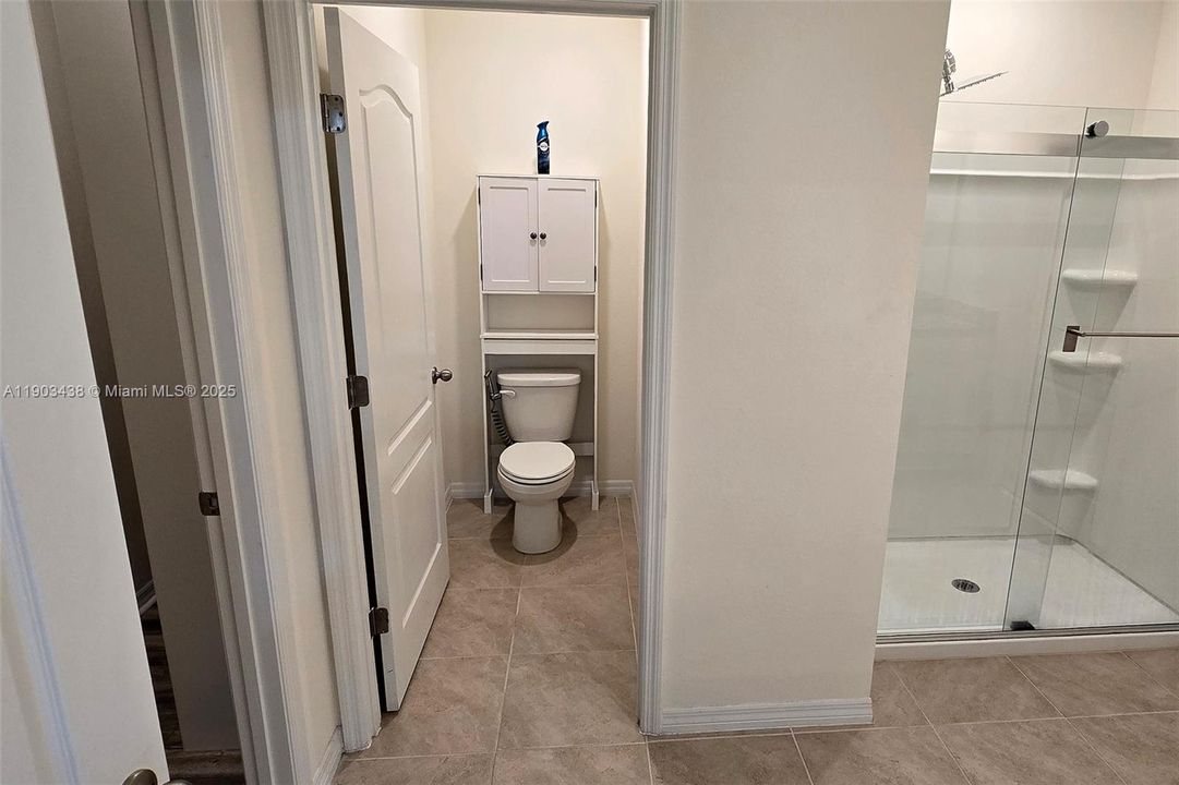 For Sale: $445,000 (5 beds, 3 baths, 2601 Square Feet)