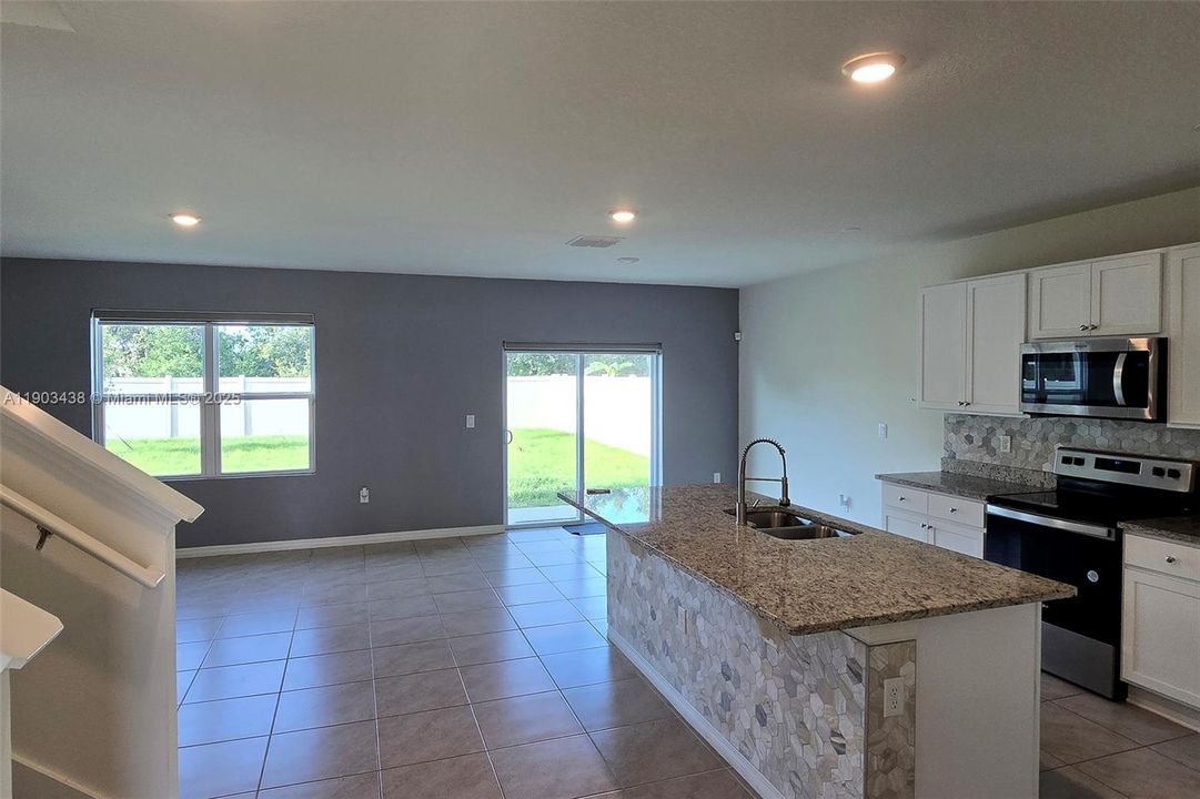 For Sale: $445,000 (5 beds, 3 baths, 2601 Square Feet)