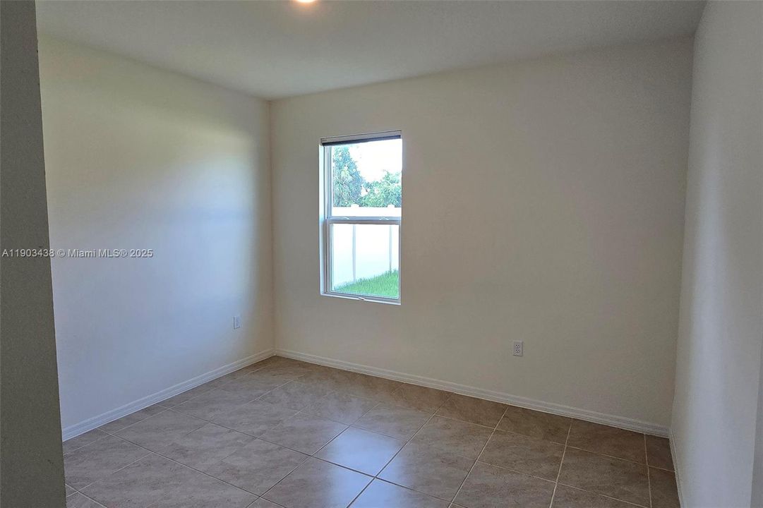 For Sale: $445,000 (5 beds, 3 baths, 2601 Square Feet)