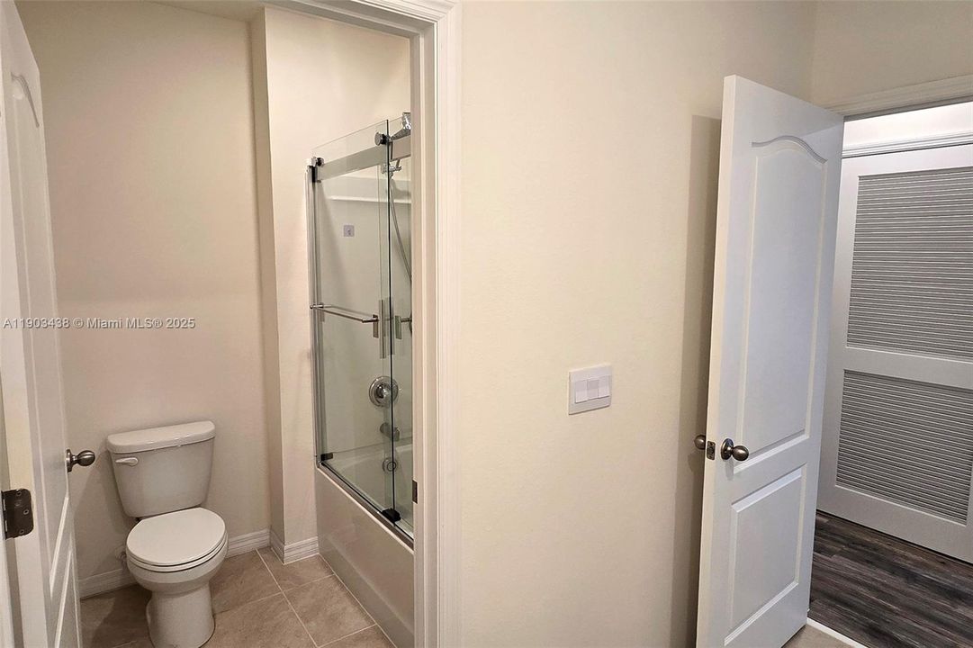 For Sale: $445,000 (5 beds, 3 baths, 2601 Square Feet)