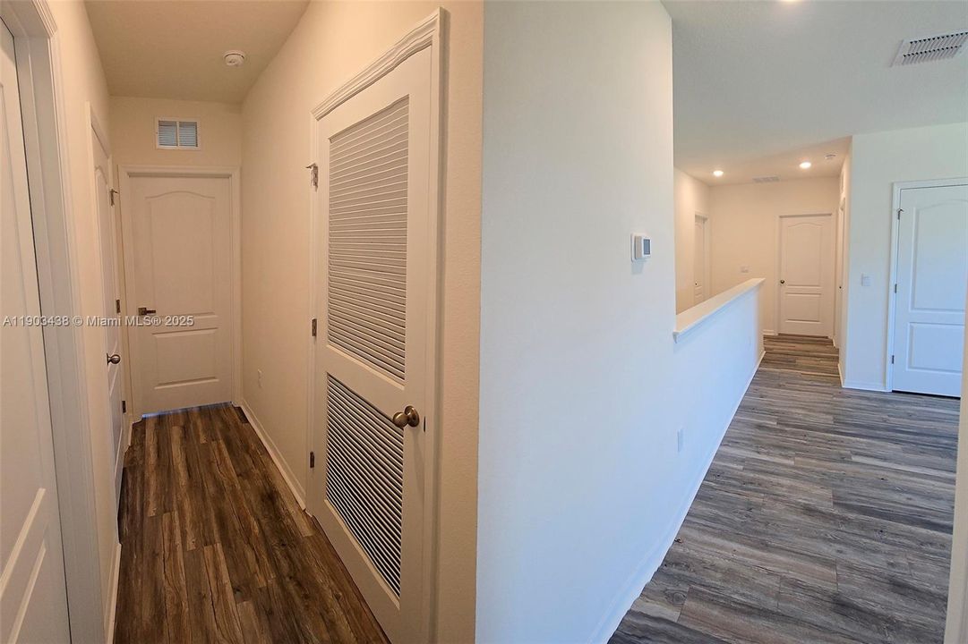 For Sale: $445,000 (5 beds, 3 baths, 2601 Square Feet)