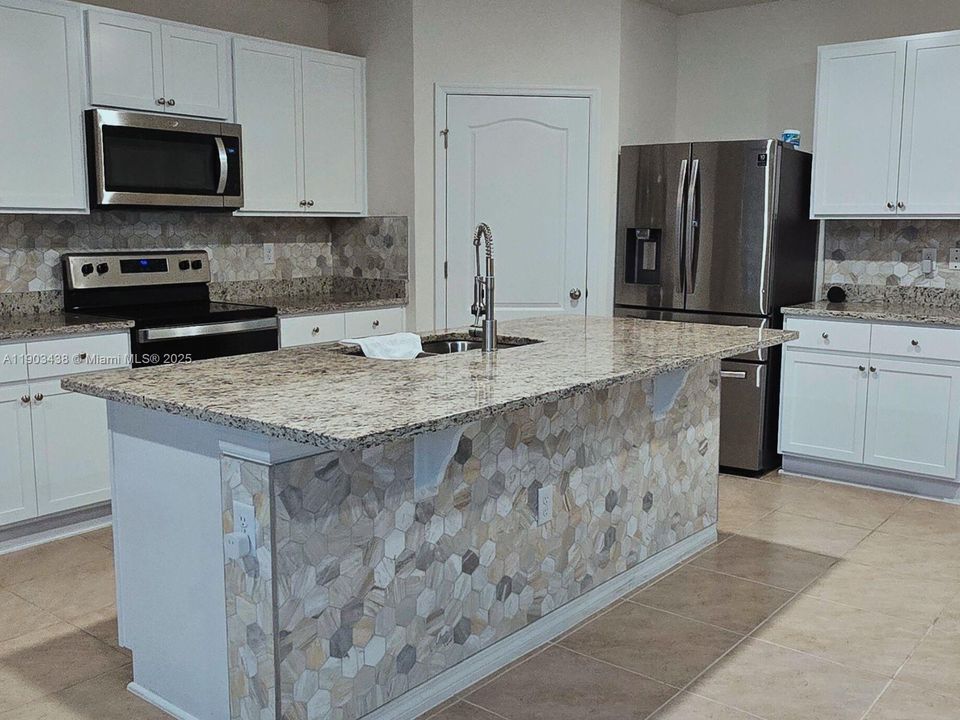 For Sale: $445,000 (5 beds, 3 baths, 2601 Square Feet)