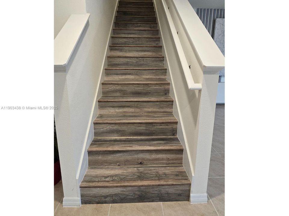 For Sale: $445,000 (5 beds, 3 baths, 2601 Square Feet)