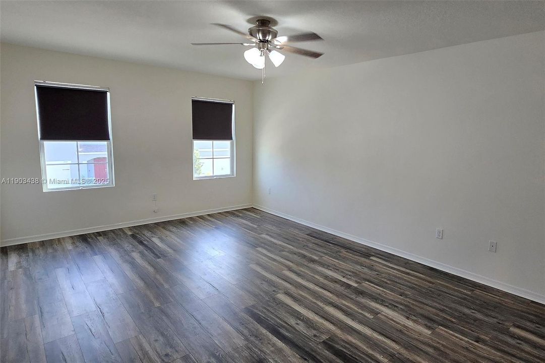 For Sale: $445,000 (5 beds, 3 baths, 2601 Square Feet)