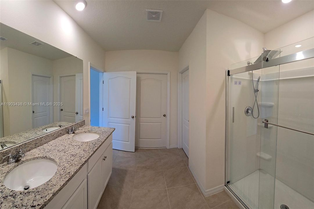 For Sale: $445,000 (5 beds, 3 baths, 2601 Square Feet)