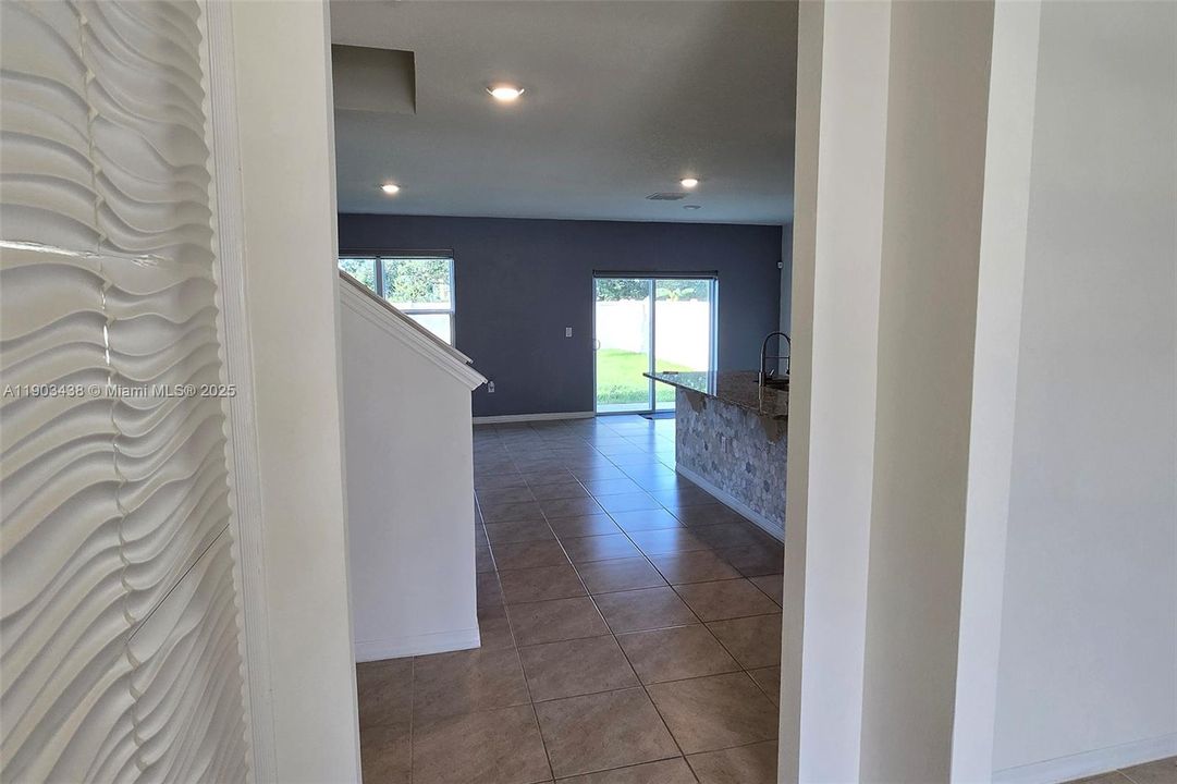 For Sale: $445,000 (5 beds, 3 baths, 2601 Square Feet)