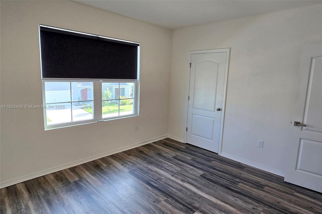 For Sale: $445,000 (5 beds, 3 baths, 2601 Square Feet)