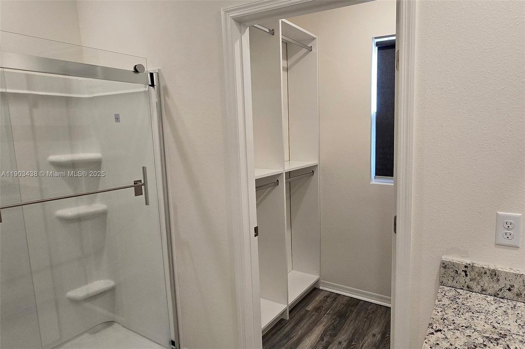 For Sale: $445,000 (5 beds, 3 baths, 2601 Square Feet)