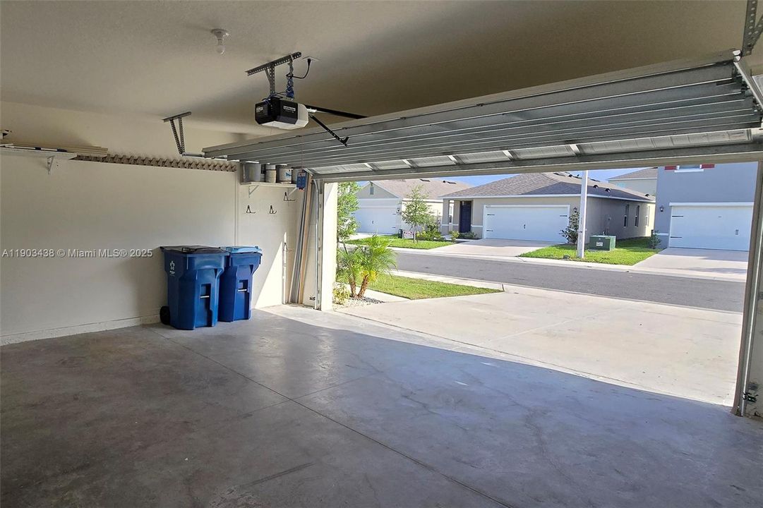 For Sale: $445,000 (5 beds, 3 baths, 2601 Square Feet)