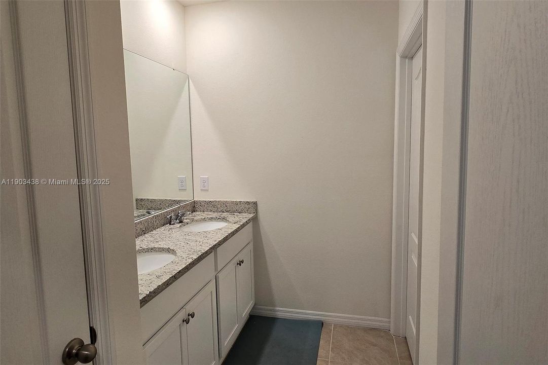 For Sale: $445,000 (5 beds, 3 baths, 2601 Square Feet)