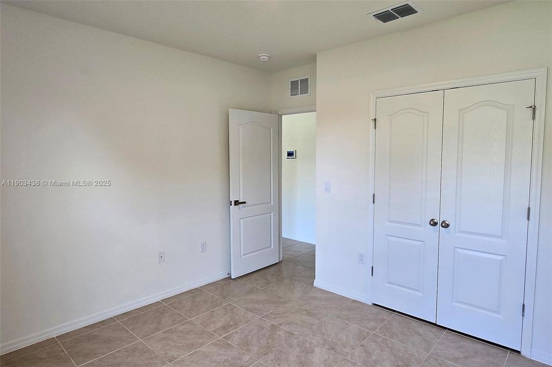 For Sale: $445,000 (5 beds, 3 baths, 2601 Square Feet)