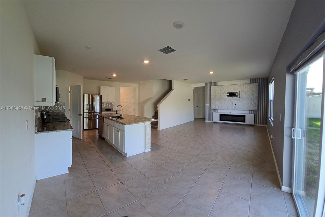 For Sale: $445,000 (5 beds, 3 baths, 2601 Square Feet)