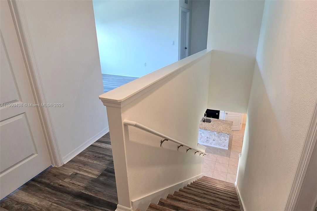 For Sale: $445,000 (5 beds, 3 baths, 2601 Square Feet)