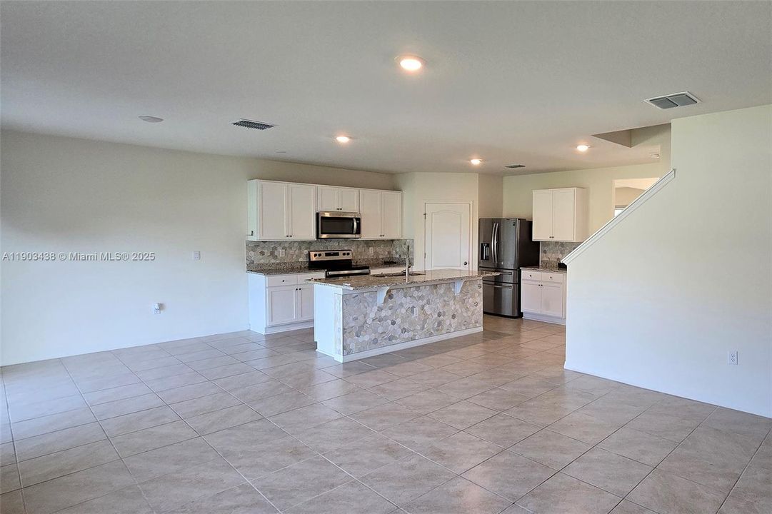 For Sale: $445,000 (5 beds, 3 baths, 2601 Square Feet)