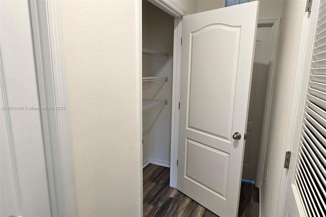 For Sale: $445,000 (5 beds, 3 baths, 2601 Square Feet)