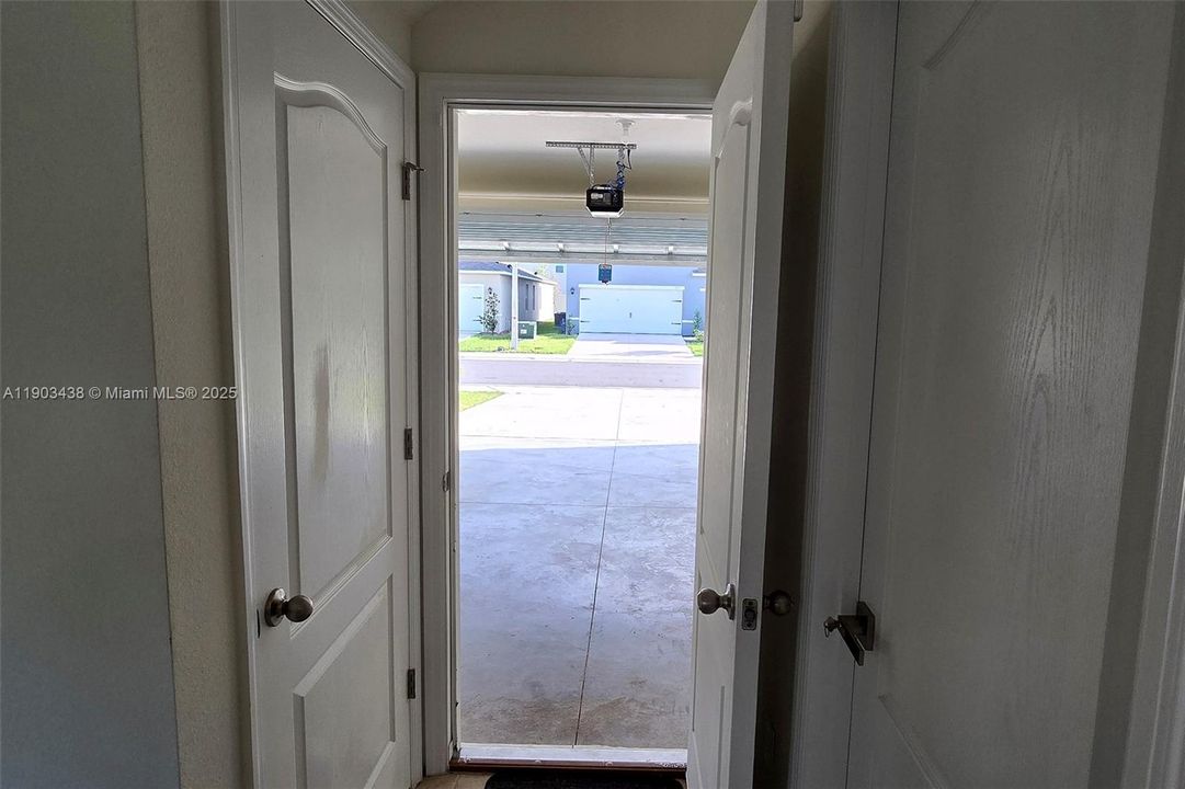 For Sale: $445,000 (5 beds, 3 baths, 2601 Square Feet)