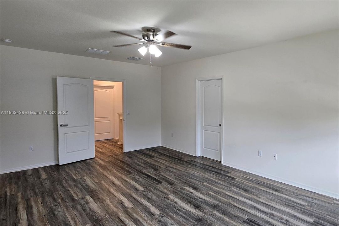 For Sale: $445,000 (5 beds, 3 baths, 2601 Square Feet)