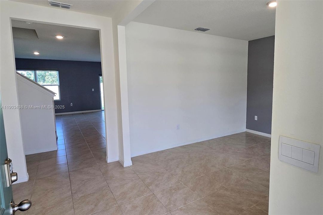 For Sale: $445,000 (5 beds, 3 baths, 2601 Square Feet)