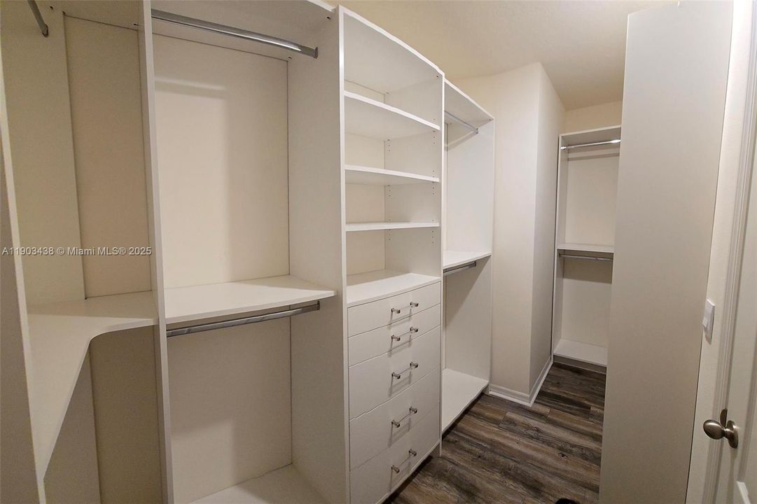 For Sale: $445,000 (5 beds, 3 baths, 2601 Square Feet)