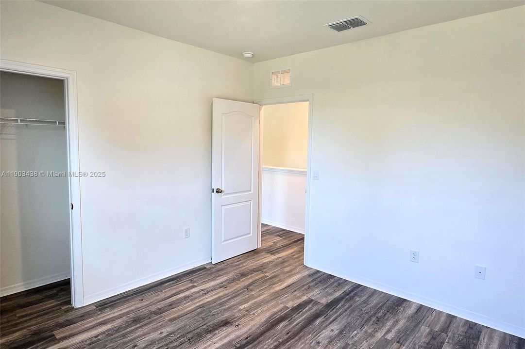 For Sale: $445,000 (5 beds, 3 baths, 2601 Square Feet)