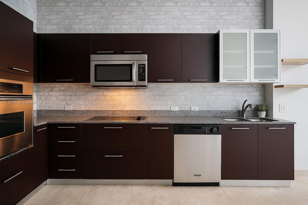 Active With Contract: $395,000 (2 beds, 2 baths, 816 Square Feet)