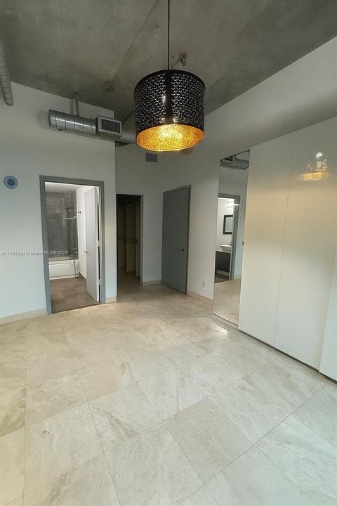 Active With Contract: $395,000 (2 beds, 2 baths, 816 Square Feet)