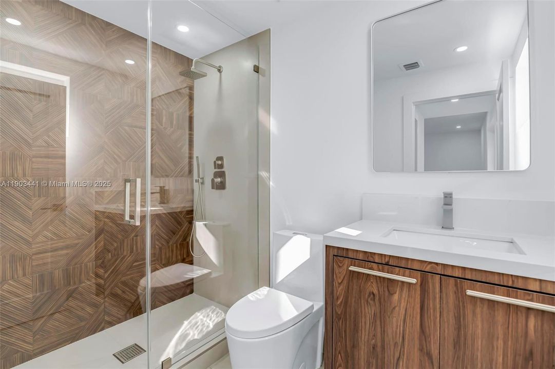 For Rent: $3,500 (2 beds, 2 baths, 990 Square Feet)