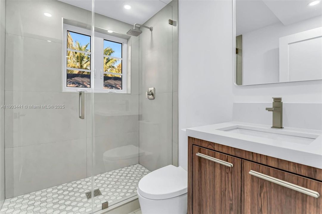 For Rent: $3,500 (2 beds, 2 baths, 990 Square Feet)