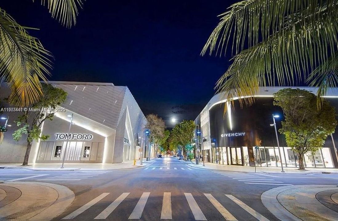 For Rent: $3,500 (2 beds, 2 baths, 990 Square Feet)