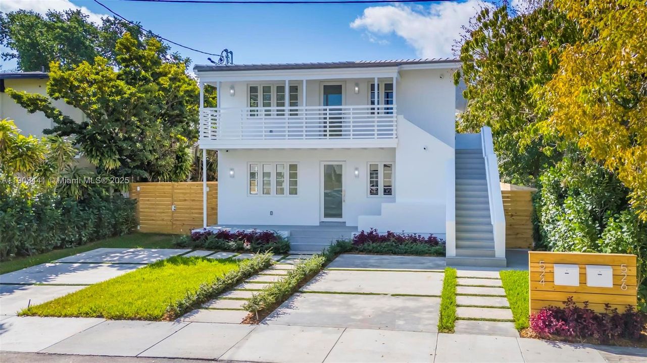 For Rent: $3,500 (2 beds, 2 baths, 990 Square Feet)