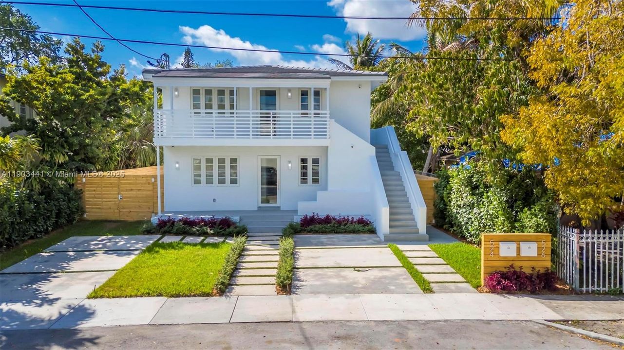 For Rent: $3,500 (2 beds, 2 baths, 990 Square Feet)