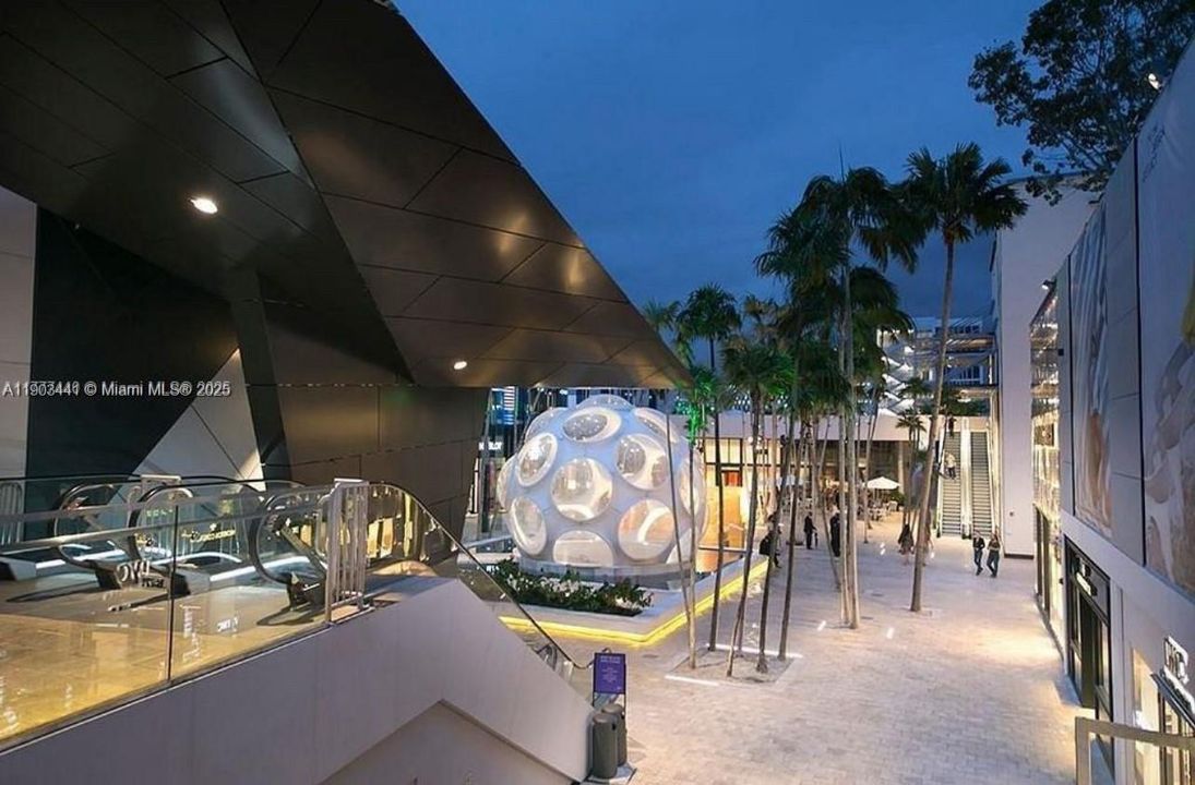 For Rent: $3,500 (2 beds, 2 baths, 990 Square Feet)