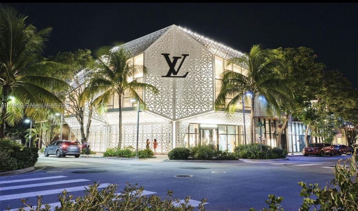 For Rent: $3,500 (2 beds, 2 baths, 990 Square Feet)