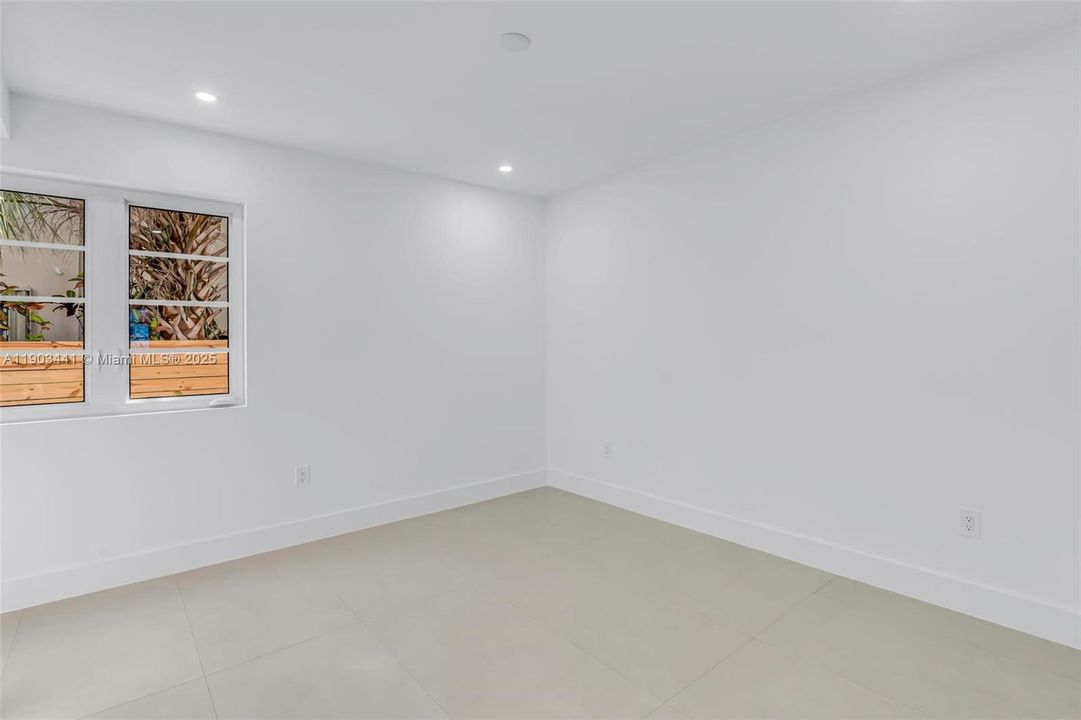 For Rent: $3,500 (2 beds, 2 baths, 990 Square Feet)