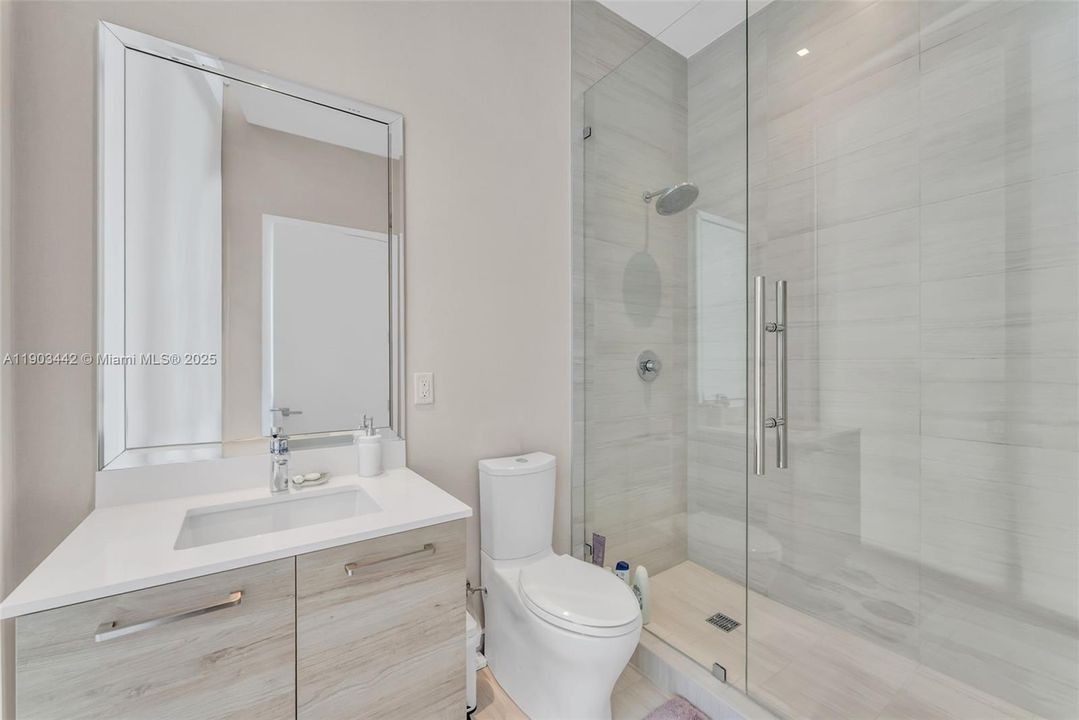 В аренду: $65,000 (6 спален, 7 ванн, 6200 Квадратных фут)