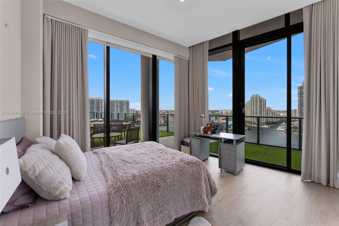 В аренду: $65,000 (6 спален, 7 ванн, 6200 Квадратных фут)