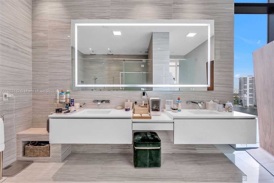 В аренду: $65,000 (6 спален, 7 ванн, 6200 Квадратных фут)