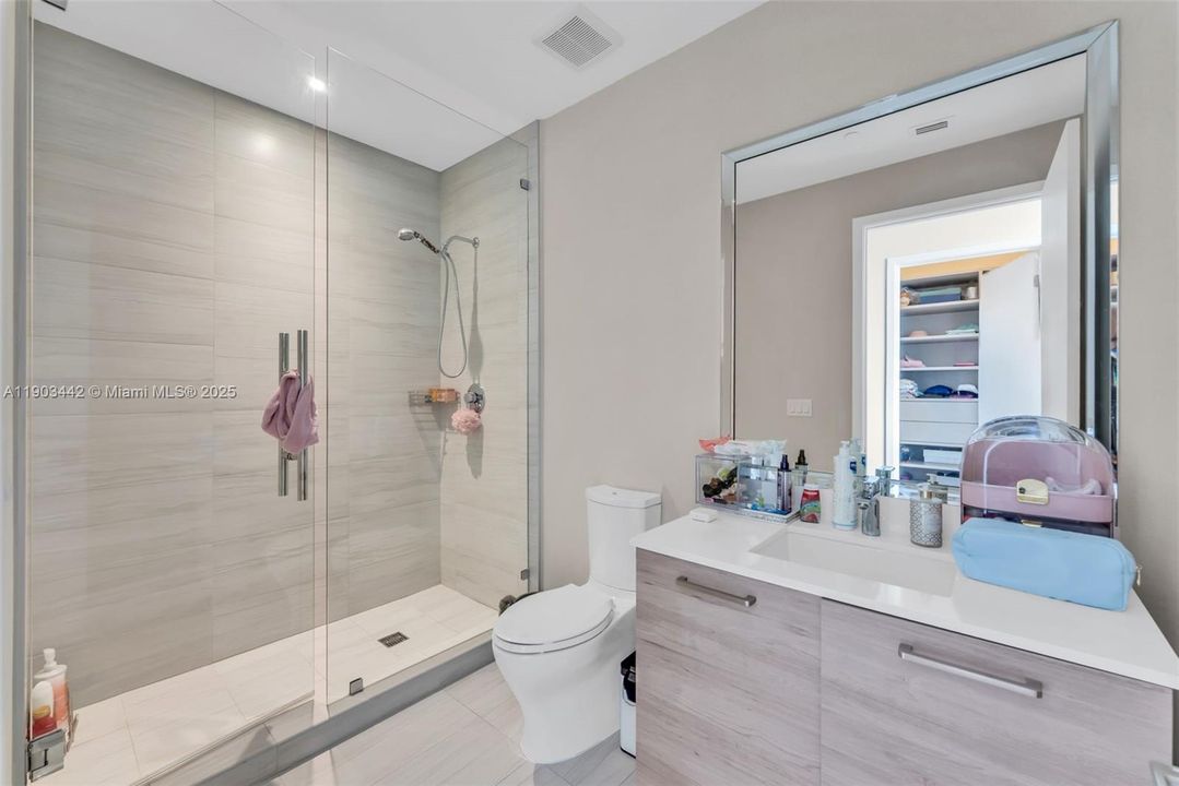 В аренду: $65,000 (6 спален, 7 ванн, 6200 Квадратных фут)