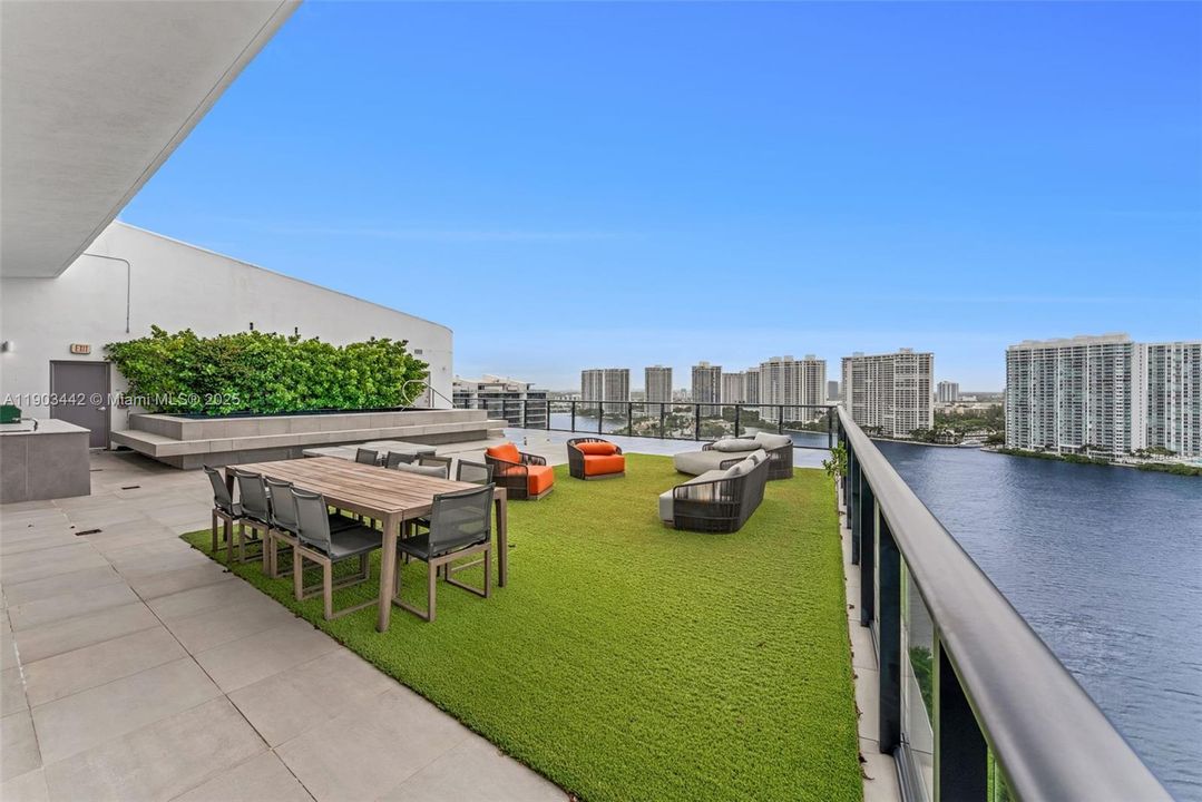 В аренду: $65,000 (6 спален, 7 ванн, 6200 Квадратных фут)