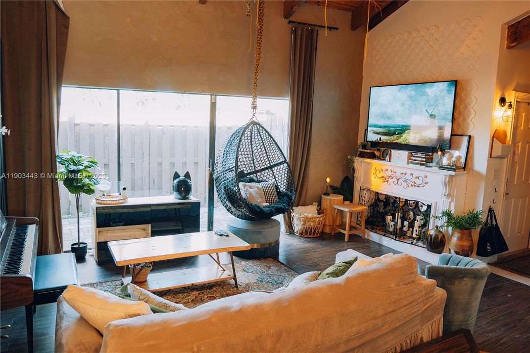 Activo con contrato: $330,000 (2 camas, 2 baños, 1230 Pies cuadrados)