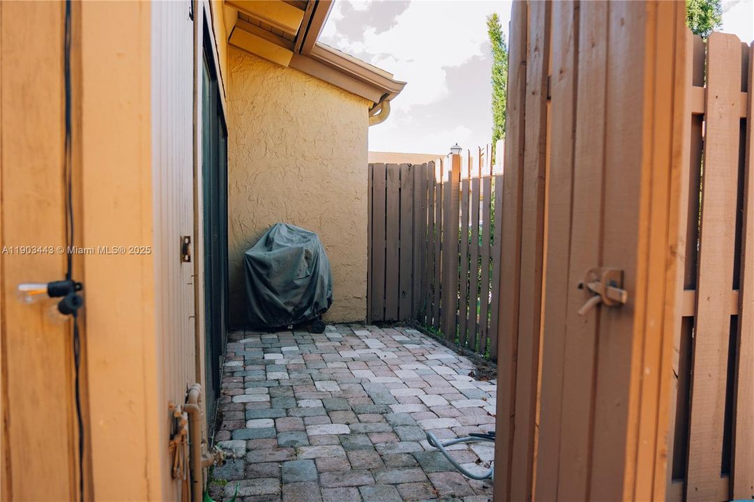 Activo con contrato: $330,000 (2 camas, 2 baños, 1230 Pies cuadrados)