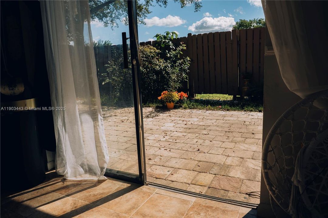 Activo con contrato: $330,000 (2 camas, 2 baños, 1230 Pies cuadrados)