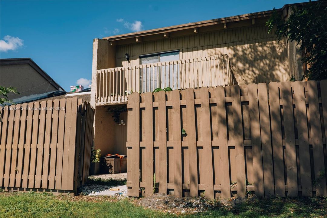 Activo con contrato: $330,000 (2 camas, 2 baños, 1230 Pies cuadrados)